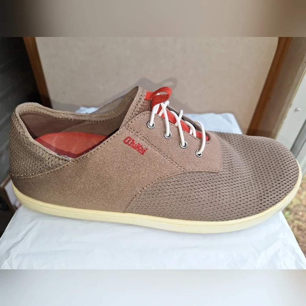 A pair of OluKai Nohea Moku mens shoes in a size 9M.They are pre-loved
